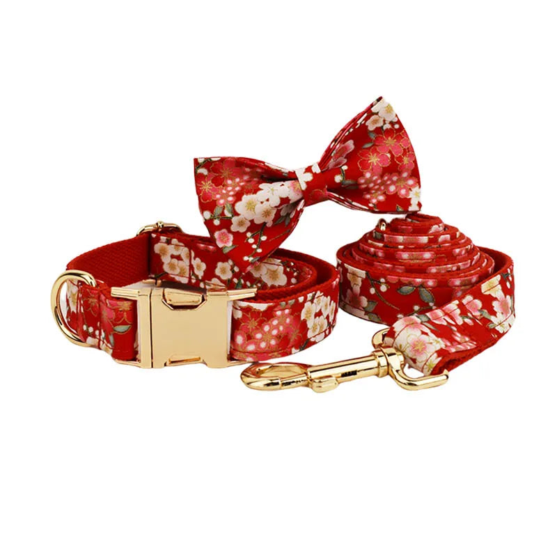 ¡Viste a tu mejor amigo con estilo único! Collar Personalizado de Algodón Suave para Mascotas en Rojo - Un Toque Floral Exclusivo. - Mascotalux