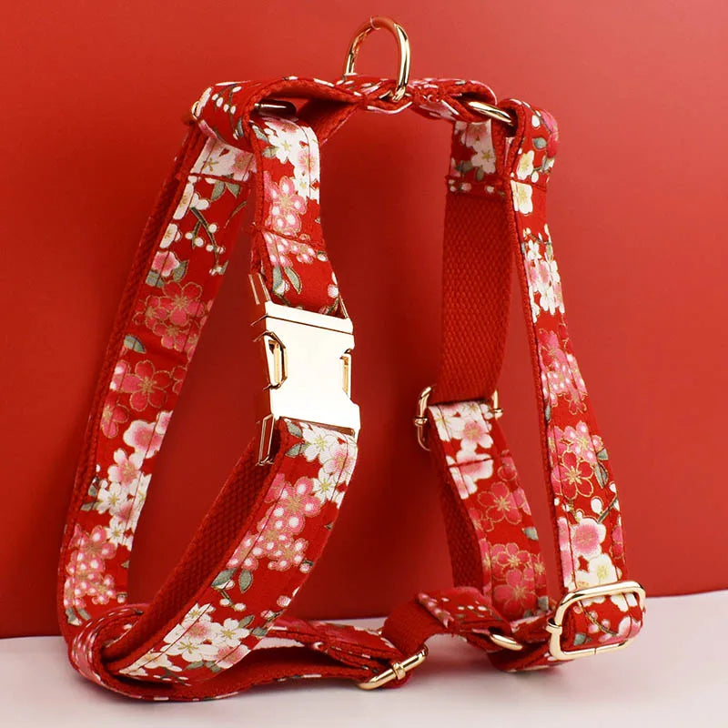 ¡Viste a tu mejor amigo con estilo único! Collar Personalizado de Algodón Suave para Mascotas en Rojo - Un Toque Floral Exclusivo. - Mascotalux