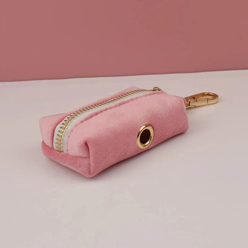 ¡Elegancia y Seguridad en un Solo Collar! Descubre Nuestro Collar y Correa de Terciopelo Rosa con Placa de Identificación Grabada para Perros de Todas las Tallas. - Mascotalux