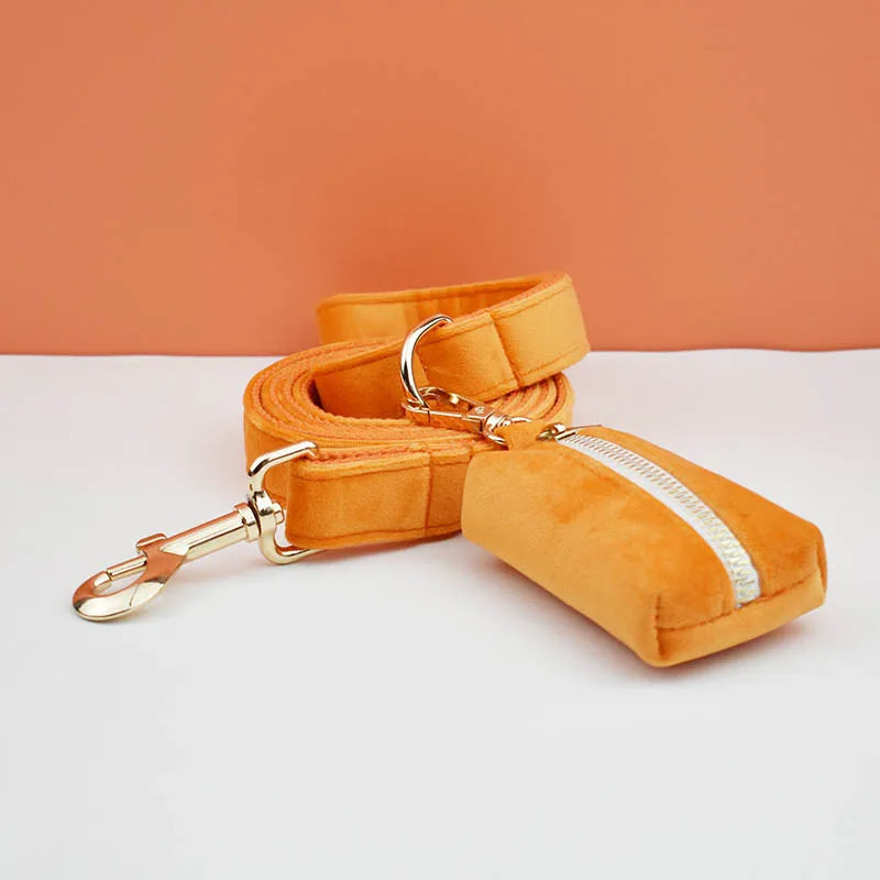 Conjunto de Collar y Correa de Terciopelo Naranja para Perros: Estilo Exclusivo y Seguridad Personalizada para tu Compañero Peludo - Mascotalux