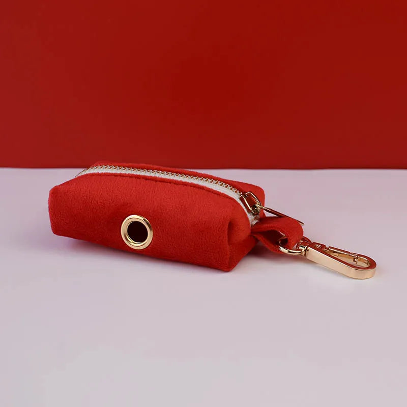 Conjunto de Elegancia Canina: Collar y Correa de Terciopelo Rojo con Grabado Personalizado para Perros de Todos los Tamaños - Mascotalux