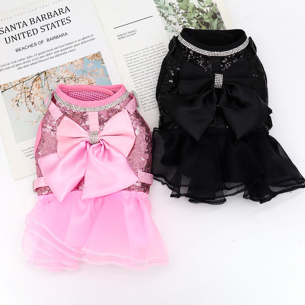 ¡Vista a su mascota con elegancia y estilo! Descubra nuestro adorable vestido rosa para gatos y perros pequeños con deslumbrantes accesorios de diamantes de imitación y lazo bonito. - Mascotalux