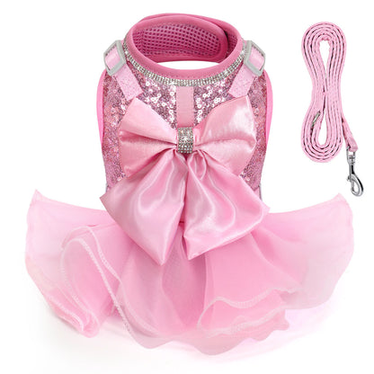 ¡Vista a su mascota con elegancia y estilo! Descubra nuestro adorable vestido rosa para gatos y perros pequeños con deslumbrantes accesorios de diamantes de imitación y lazo bonito.