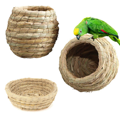 Nido de paja de fibra natural para pájaros, lugar de cría de descanso hecho a mano.