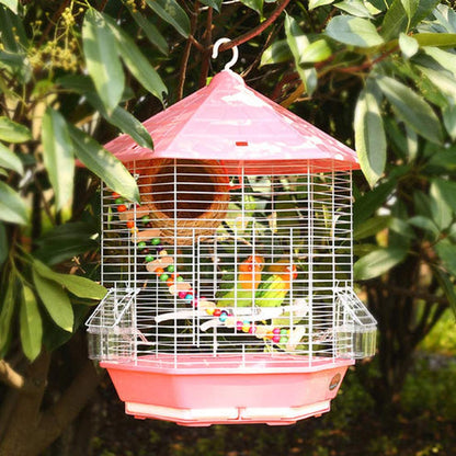 Nido de paja de fibra natural para pájaros, lugar de cría de descanso hecho a mano.