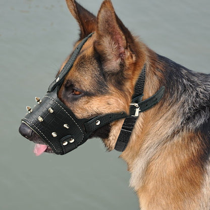 Bozal de cuero con pinchos para perro, antiladridos, entrenamiento ajustable.
