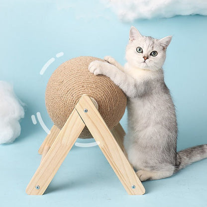 Pelota de rascar para gatos con cuerda sisal.